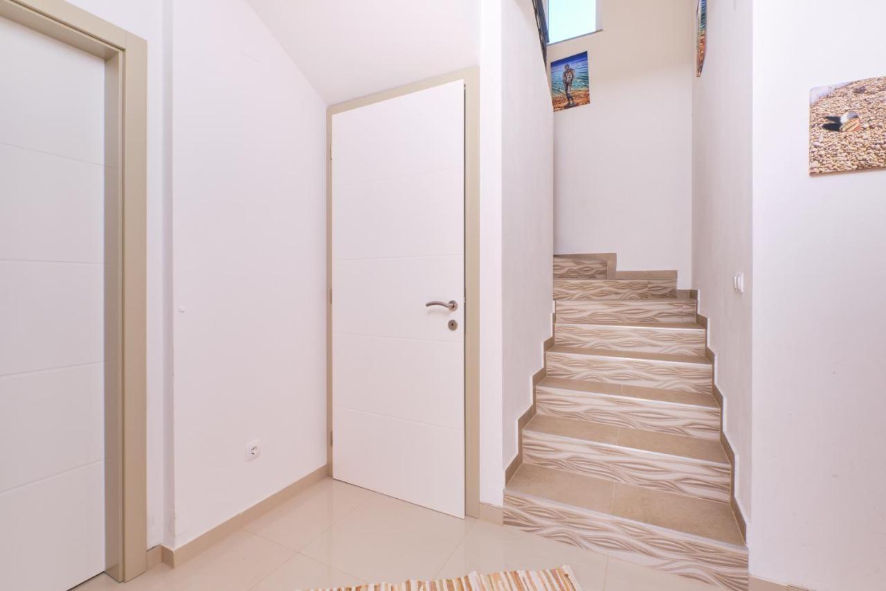 Meacres Sun Villa Miholascica Exterior photo